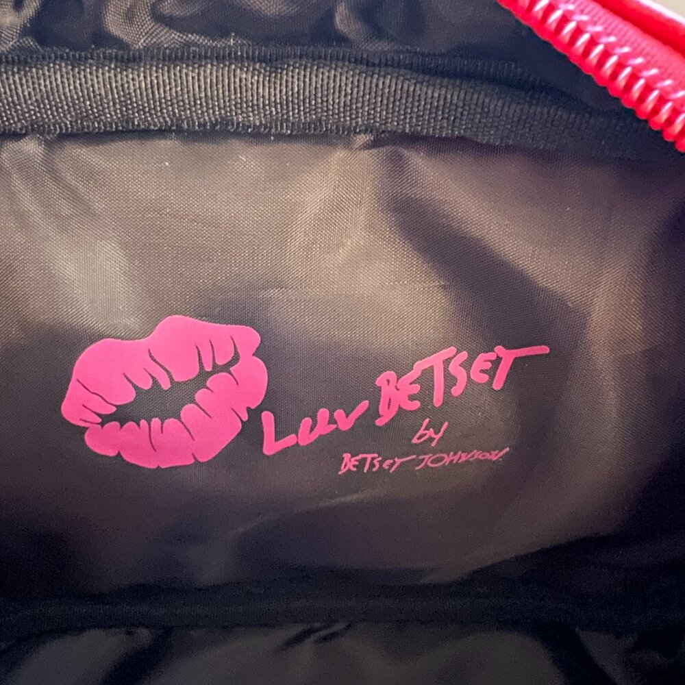 NWT - Betsy Johnson Red Heart Quilted Crossbody Bag with coin purse - Picture 3 of 3